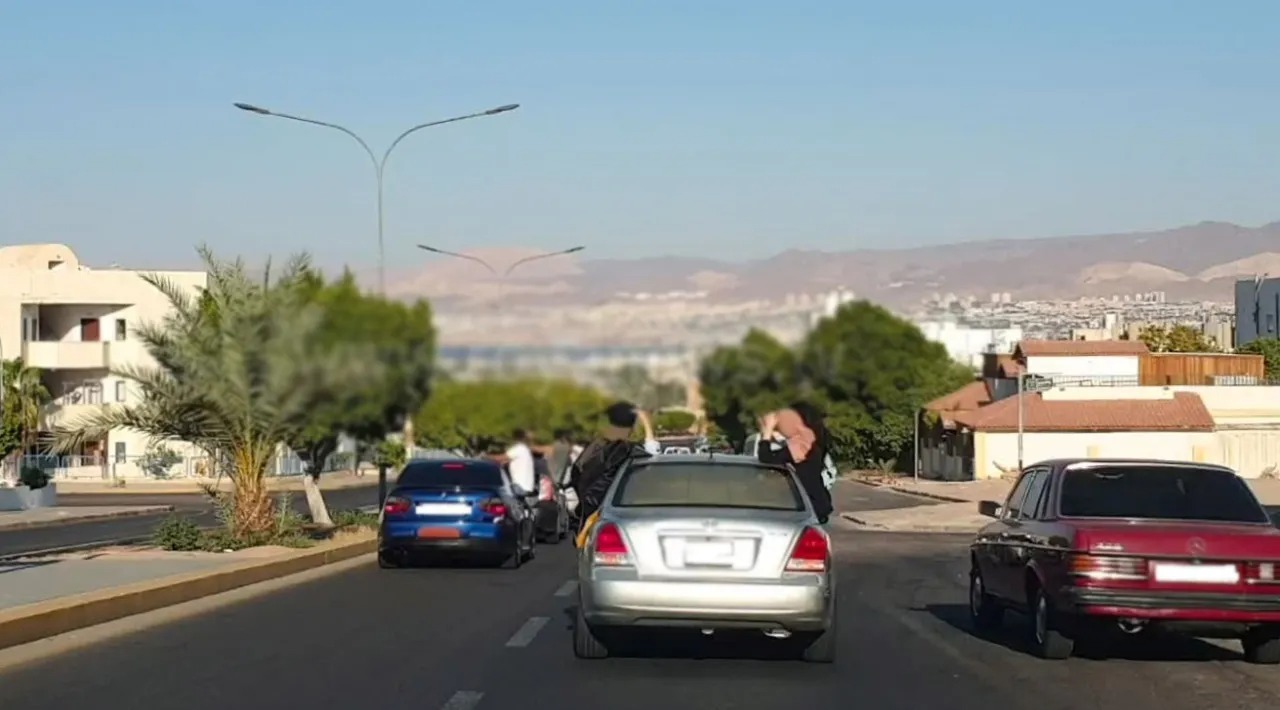 ضبط طالب توجيهي يقود سيارة بموكب بلا رخصة